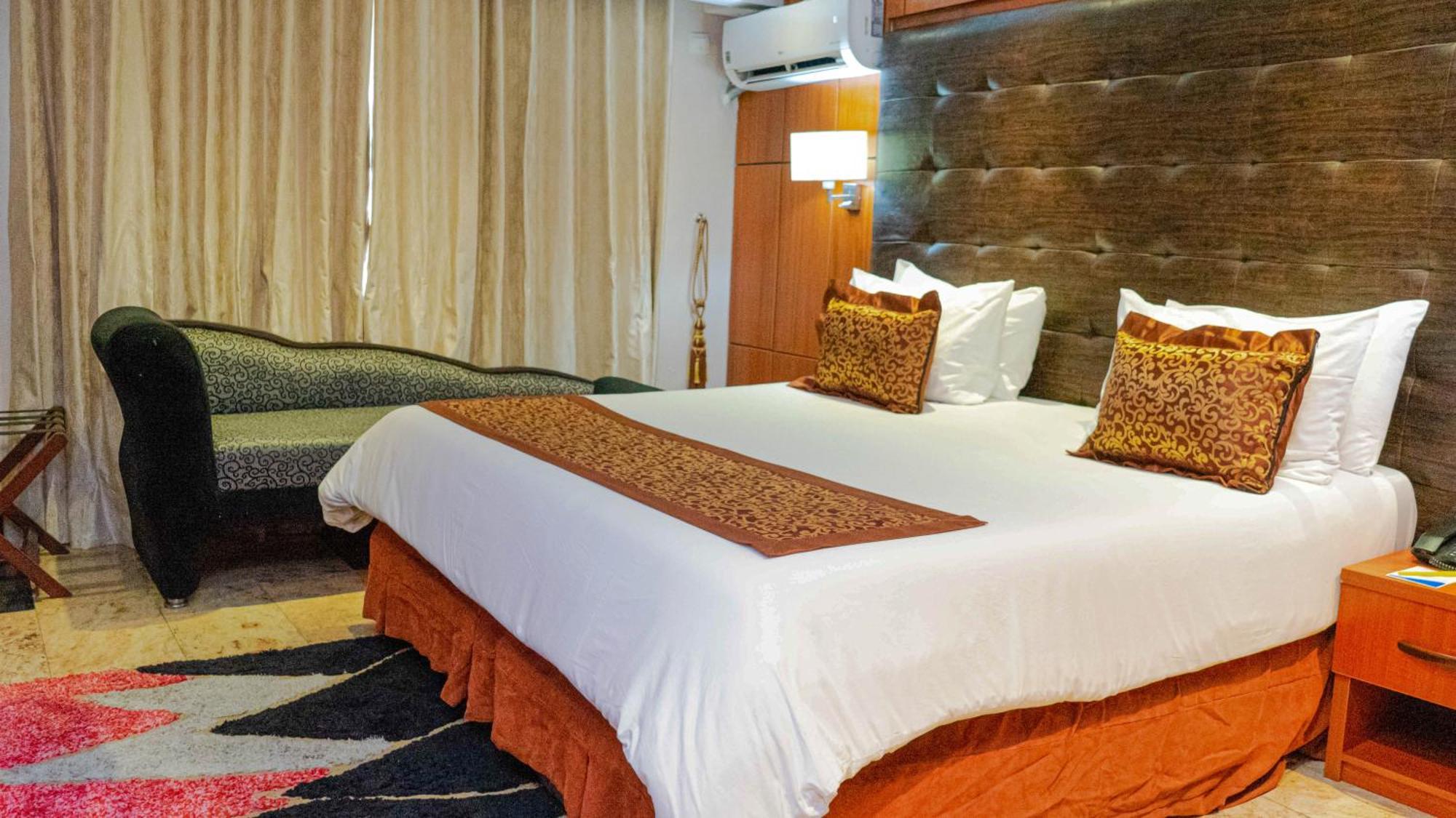 Golden Tulip Hotel- Evergreen Port Harcourt Esterno foto